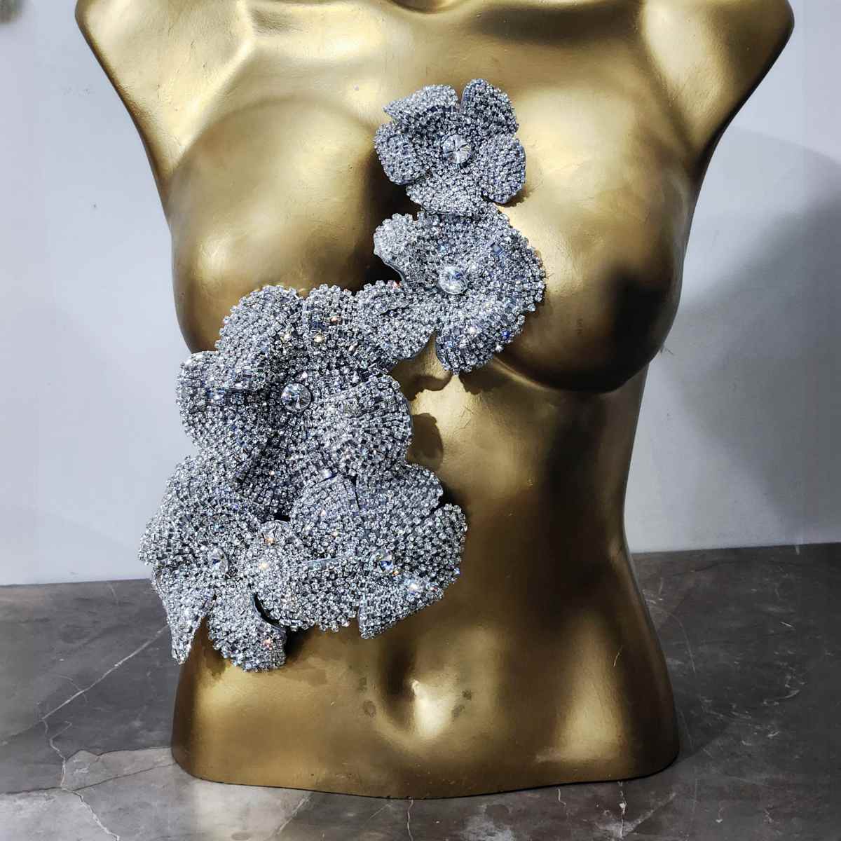 Broche Ramillete Flor Capella Nude