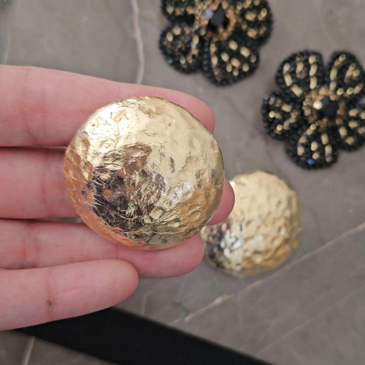Aretes Mina efecto Martillado Dorado