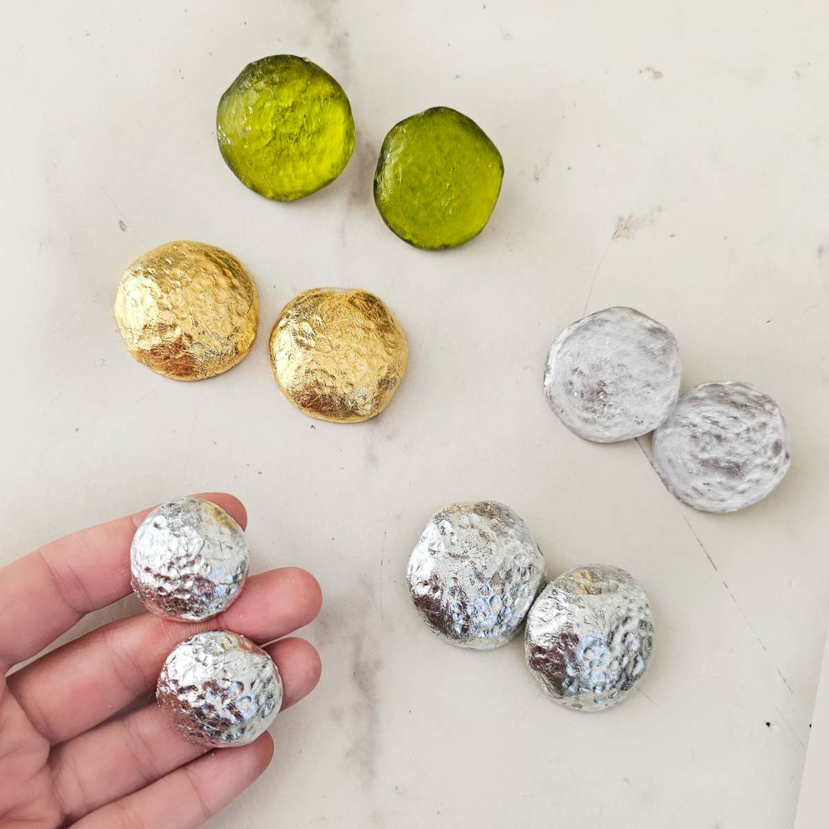 Aretes Mina efecto Martillado Dorado