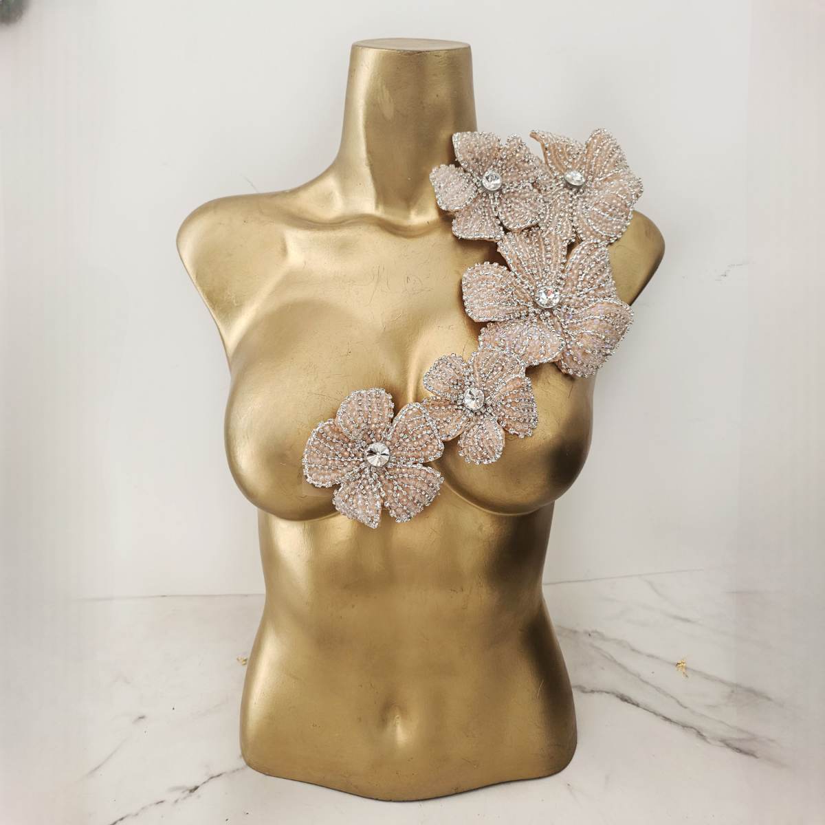 Broche Ramillete Flor Capella Nude