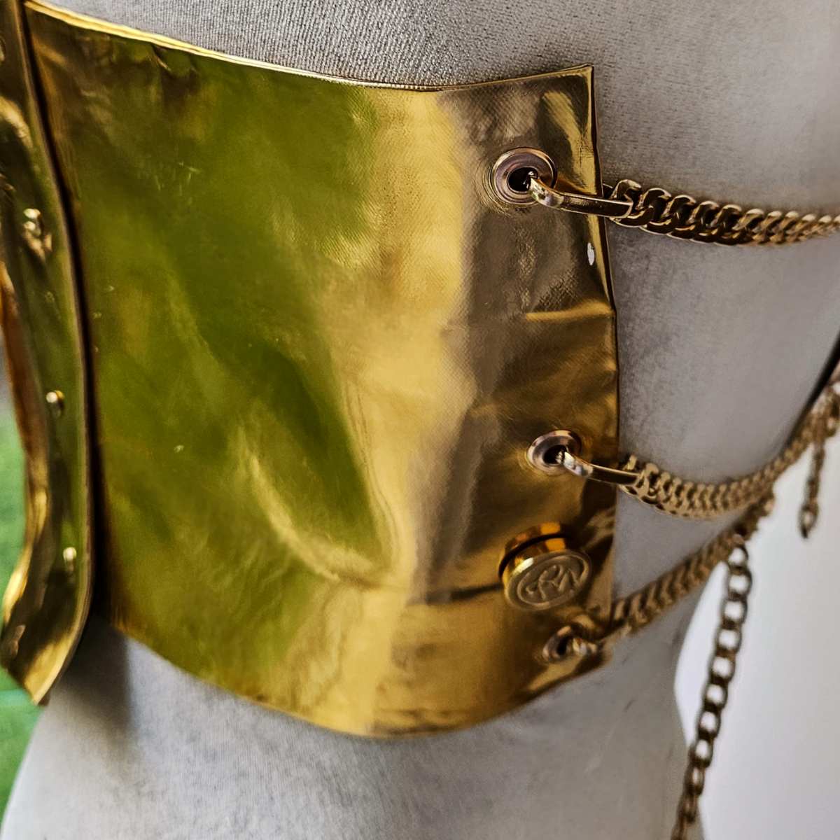 Pechera Artemisa Peto Rígido Plateado