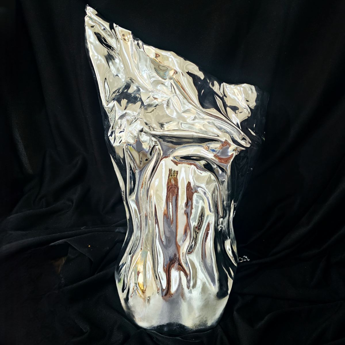 Pechera Artemisa Peto Rígido Negro destellos plata