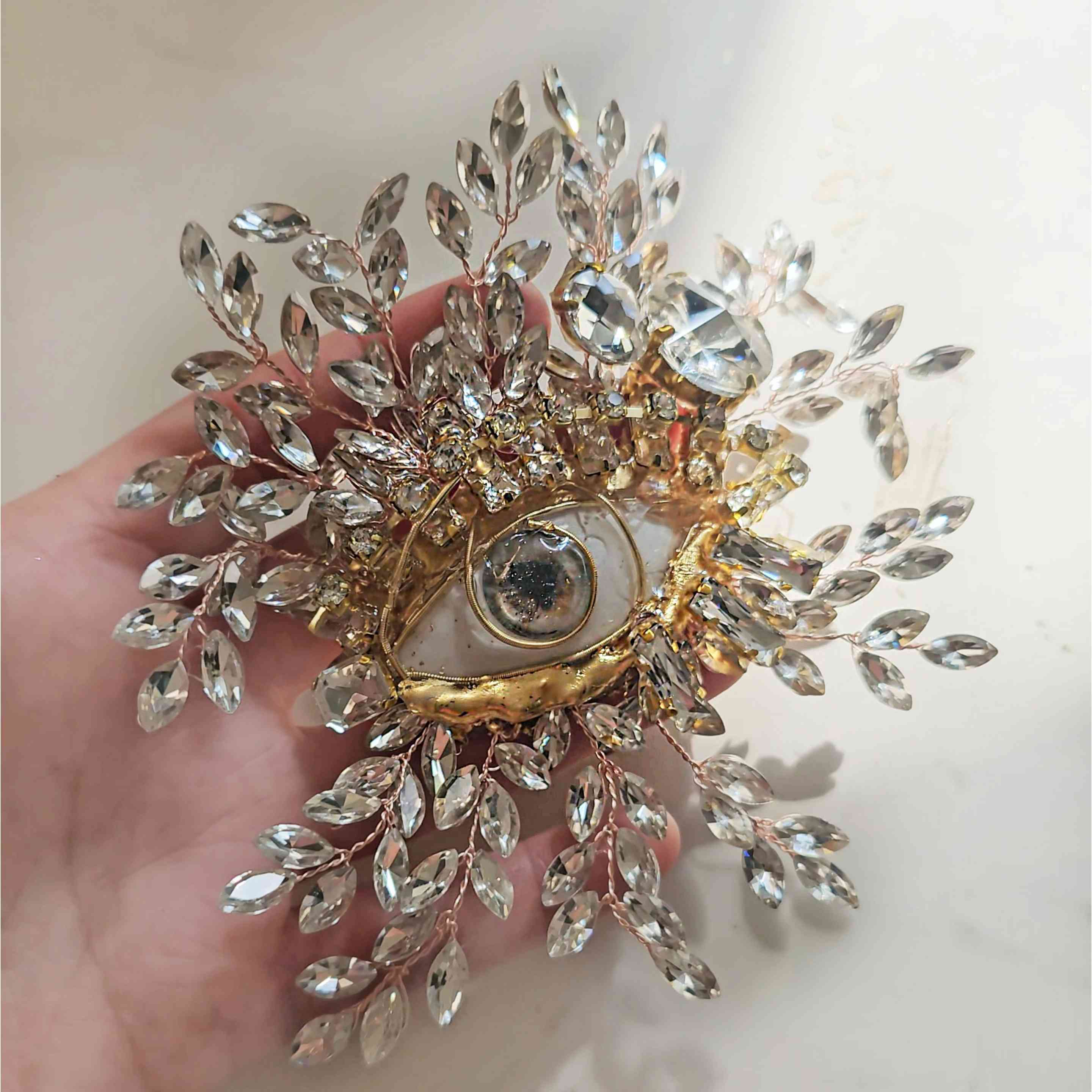 Prendedor Ojo cristales