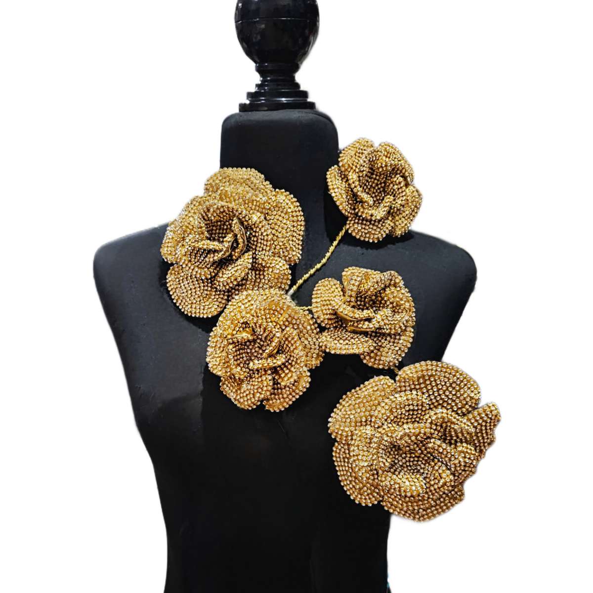 Collar Rosas Alicia Dorado