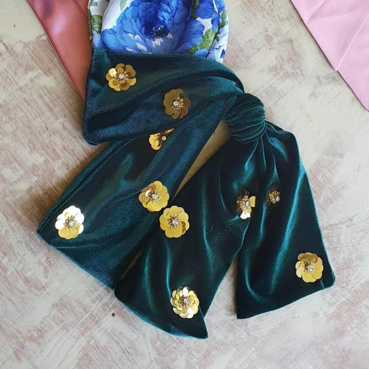 Moño Bow Chic Terciopelo Apliques