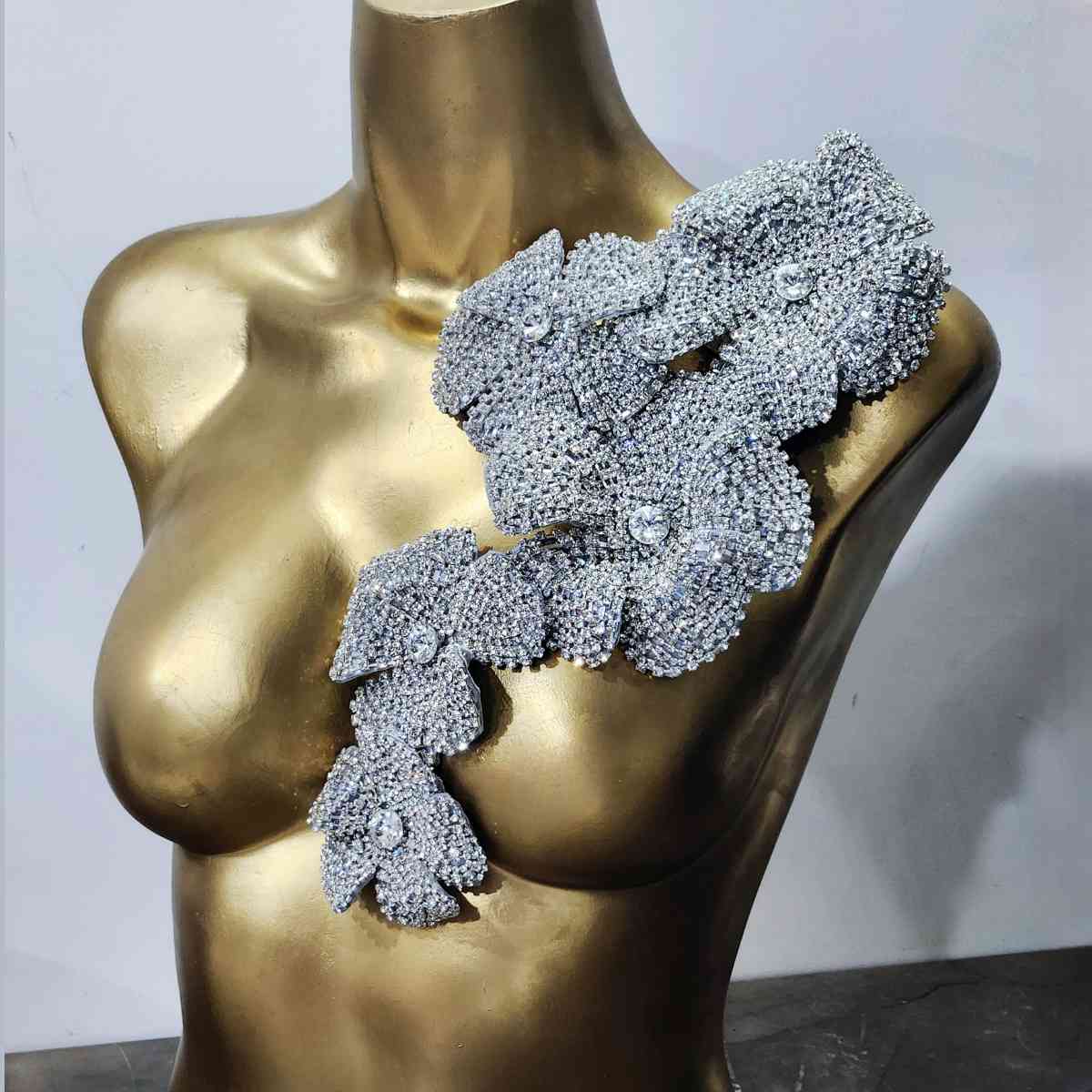 Broche Ramillete Flor Capella Nude