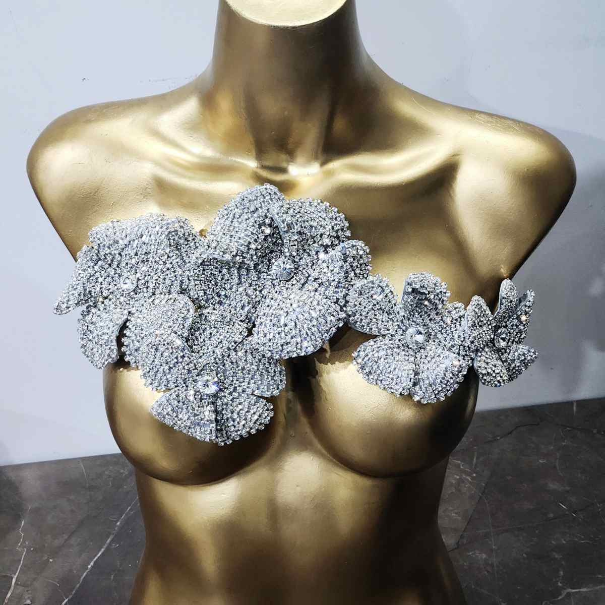 Broche Ramillete Flor Capella Nude