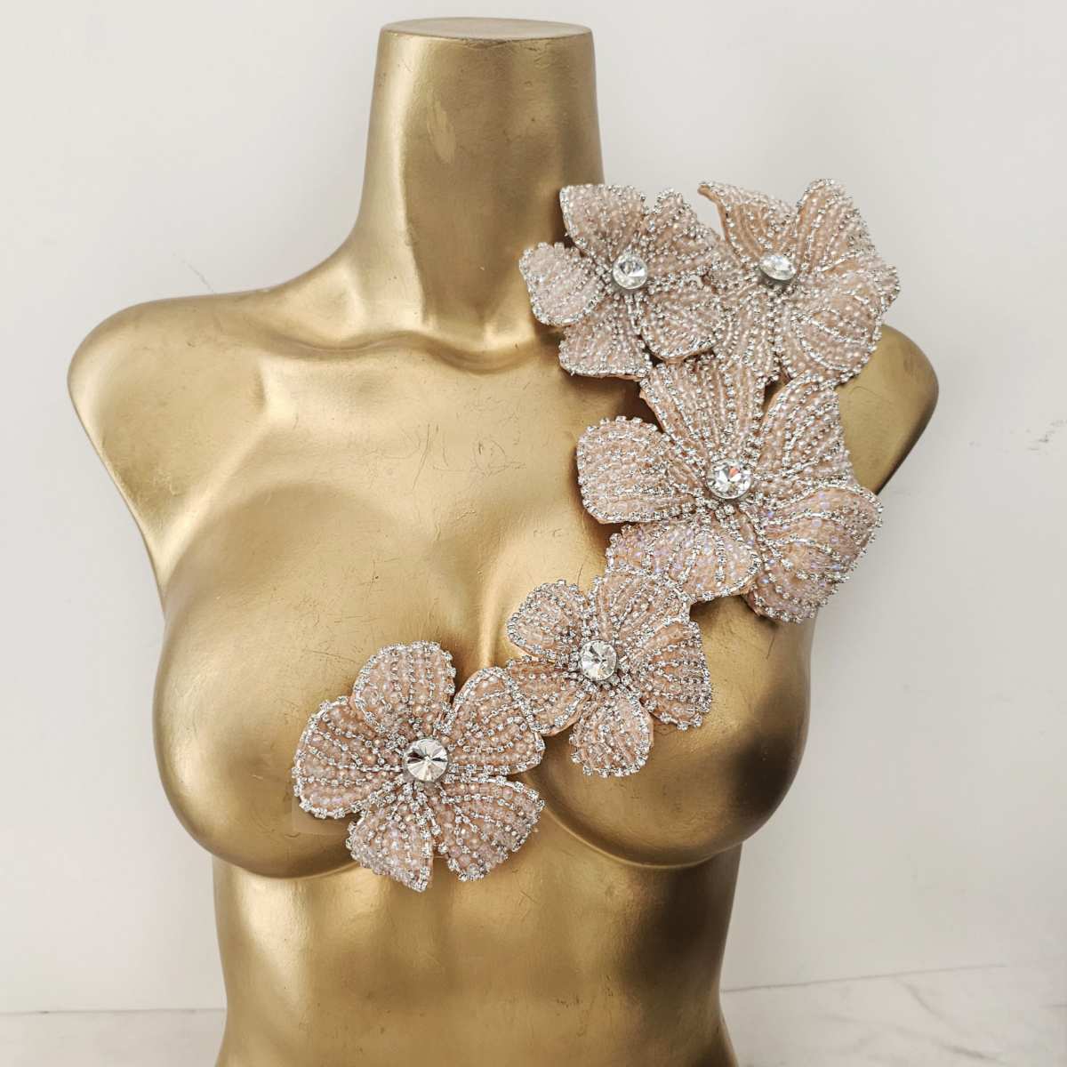 Broche Ramillete Flor Capella Nude