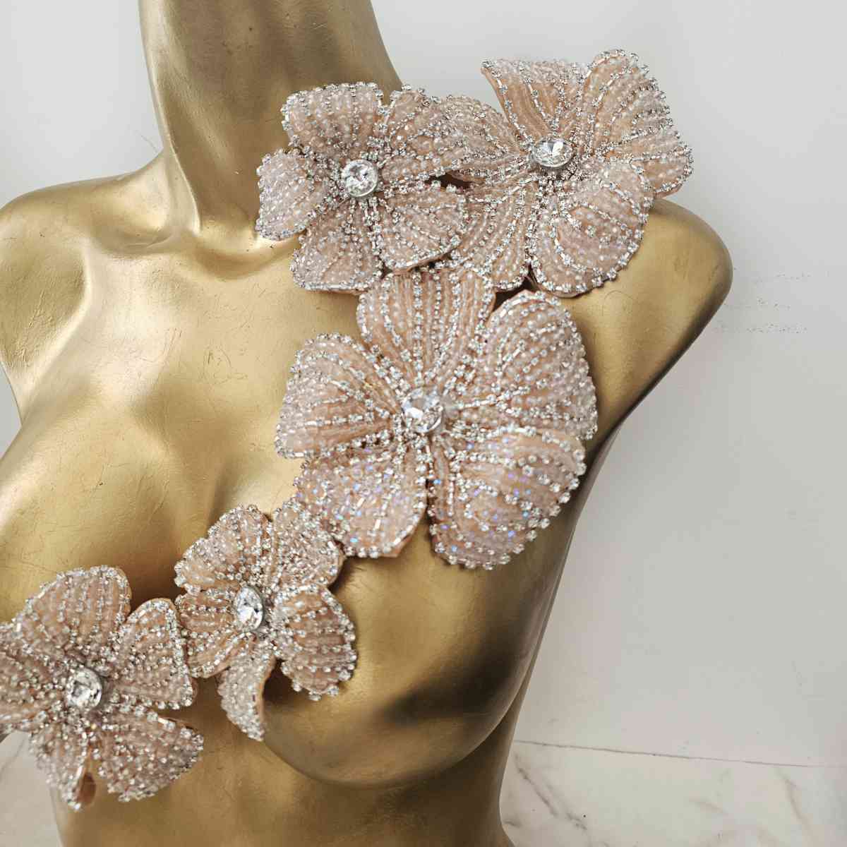 Broche Ramillete Flor Capella Nude
