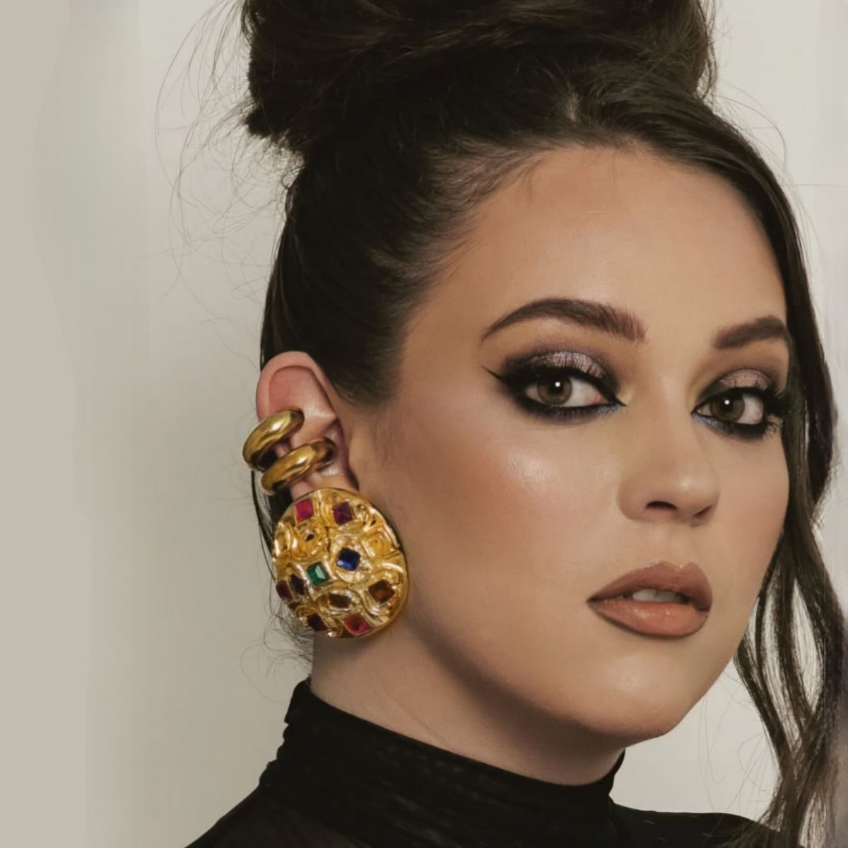Aretes Sofia Dorados Colores