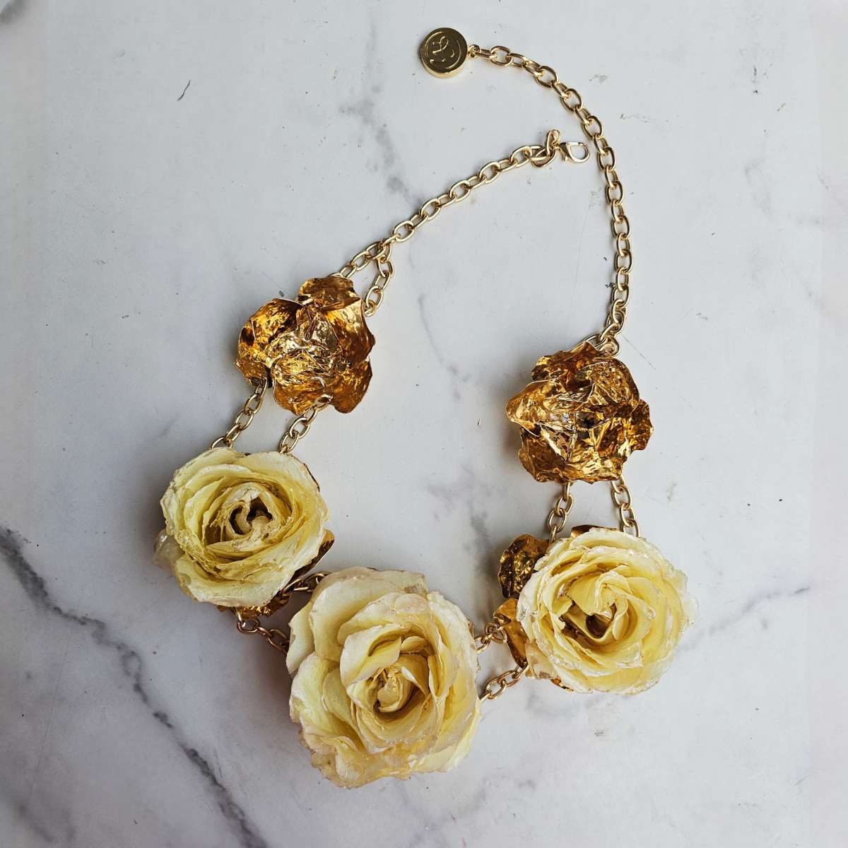 Collar Rebeca con Rosas Reales conservadas